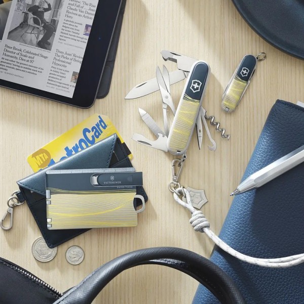 Нож Victorinox Сlassic New York Style 0.6223.E223