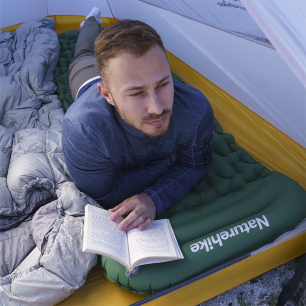 Надувной матрас с подголовником Naturehike CNK2300DZ0001, темно-зеленый