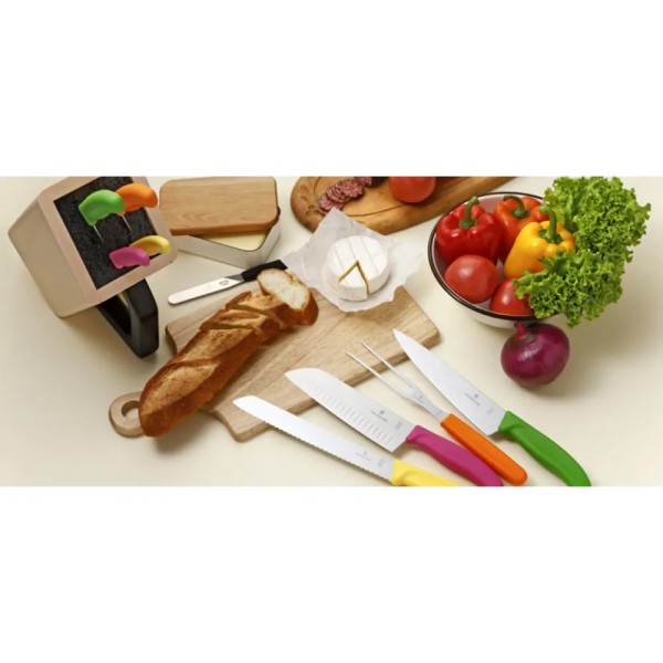 Нож кухонный Victorinox Swiss Classic Santoku Fluted, 6.8523.17G, 17 см, черный, подарочная коробка