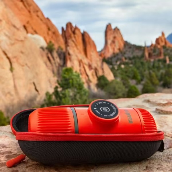 Портативная эспрессо-кофеварка Wacaco Nanopresso, Красная, с чехлом, механическая, для молотого кофе