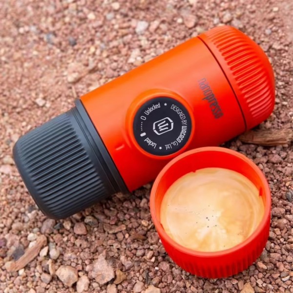 Портативная эспрессо-кофеварка Wacaco Nanopresso, Красная, с чехлом, механическая, для молотого кофе