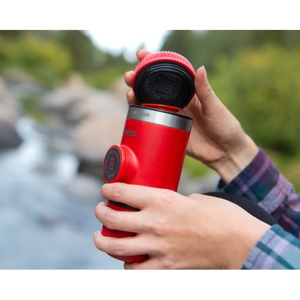 Портативная эспрессо-кофеварка Wacaco Nanopresso, Красная, с чехлом, механическая, для молотого кофе