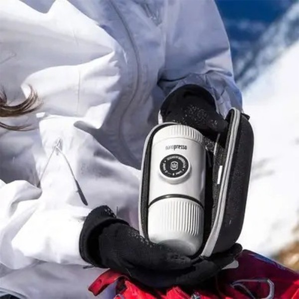Портативная эспрессо-кофеварка Wacaco Nanopresso, Белая, с чехлом, механическая, для молотого кофе