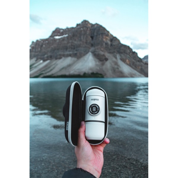 Портативная эспрессо-кофеварка Wacaco Nanopresso, Белая, с чехлом, механическая, для молотого кофе